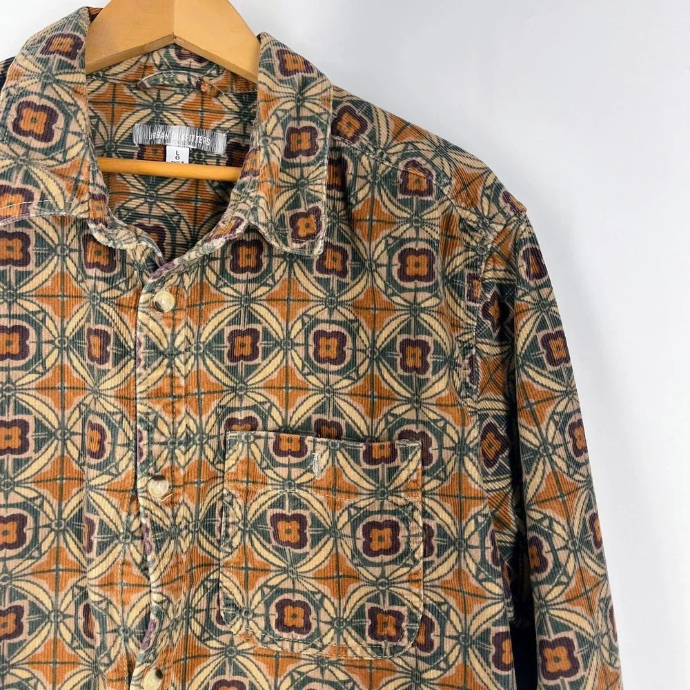Urban Outfitters‎ Mens Corduroy Geometric Medallion Print Shirt Brown Tan Large